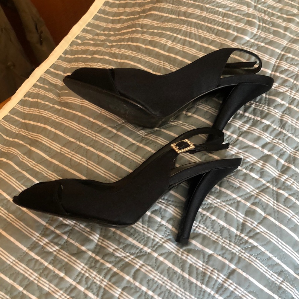 Stuart Weitzman peep toe sling back pump. Black
